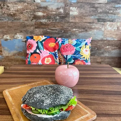 Black bun sandwich